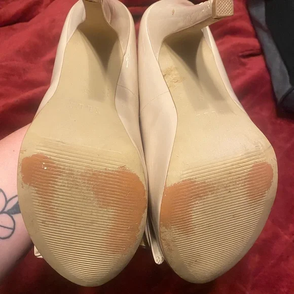 Nude - Picture 3 of 3